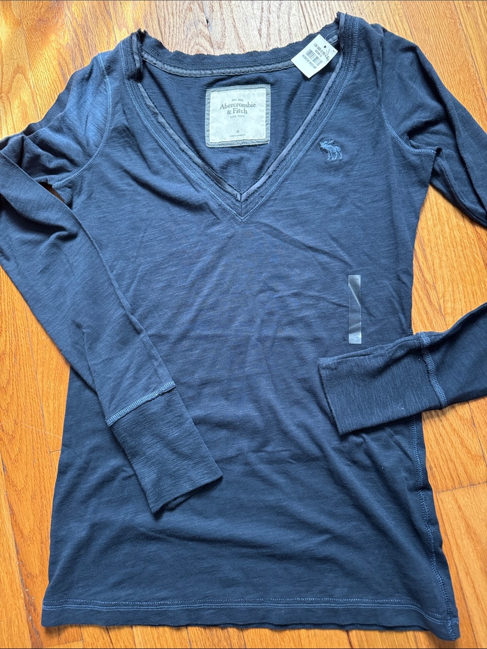 Abercrombie & Fitch Women's Dark Navy V-Neck Long Sleeve Tee, NWT
